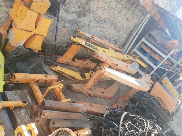 Retroescavadeiras Volvo BL60 disponível para retirada e venda de peças. - Foto 3