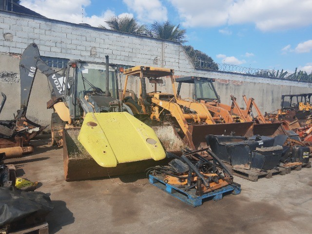 Retroescavadeiras Volvo BL60 disponível para retirada e venda de peças. - Foto 2