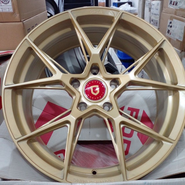 Roda Roda Gisa Flow Form Glória P/ Boxster Dourado 5x130 - 20x8,5 e 10,5