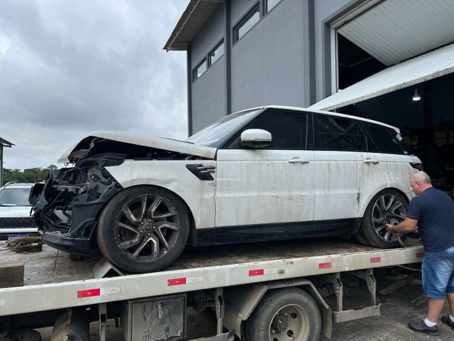 Sucata vender peças usadas range rover Sport  - Foto 3