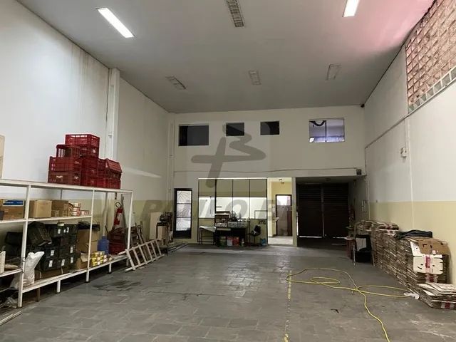 Salão Comercial para alugar no Bairro Vila Pires em Santo André- SP.