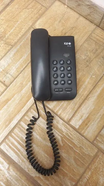 Aparelho telefônico Keo usado.