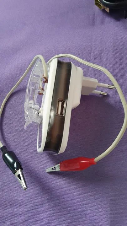 Carregador Universal para Baterias de Celular - Foto 3