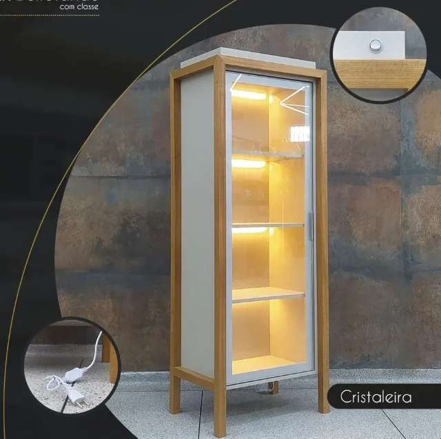 Cristaleira iluminada com porta em vidro