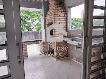 Sobrado 330m² com área gourmet, 03 dormitórios sendo 2 suítes e 02 vagas