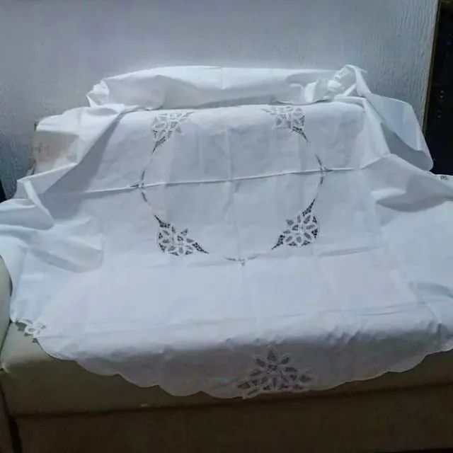 Antiga Toalha de Mesa Richelieu 