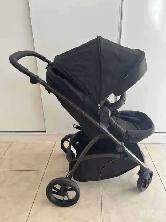 Carrinho de bebê Moisés Dzieco com bebê conforto e base Galzerano.  - Foto 4