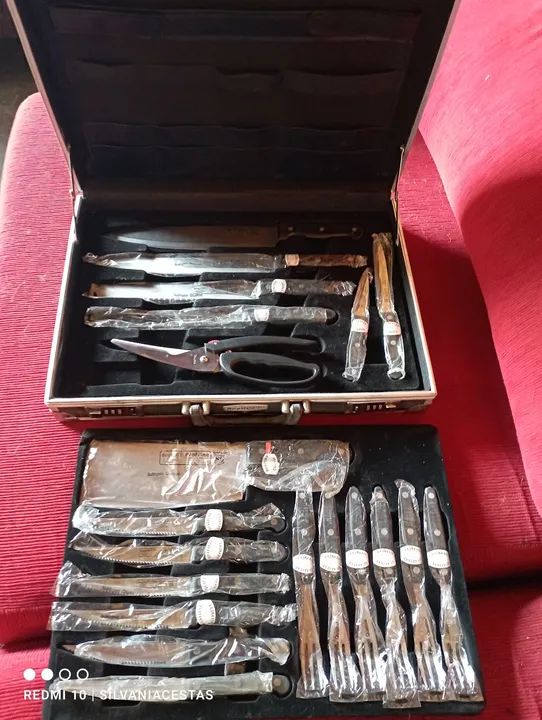 Conjunto na Maleta de facas, colheres e garfos 20 peças BergHoff