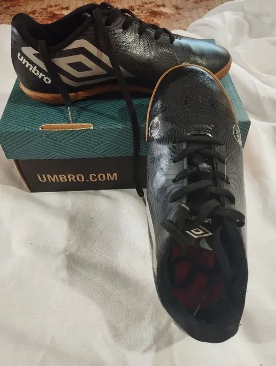 Chuteira Futsal Umbro tamanho 32 - Foto 2