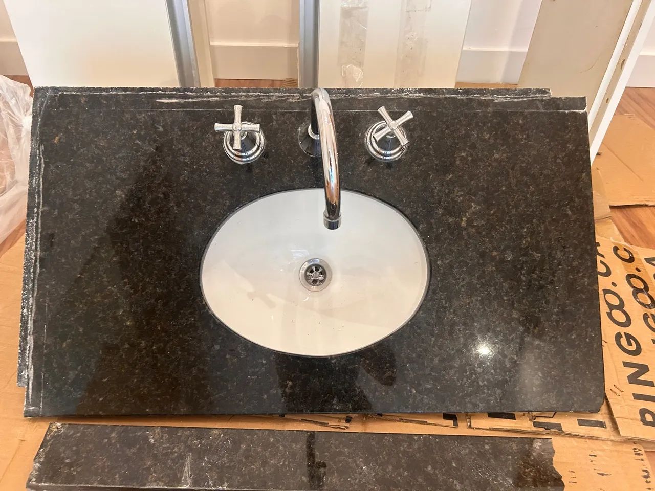 Pia mármore + Cuba DECA + torneira