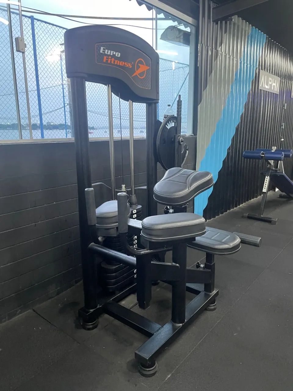 GLUTEO QUATRO APOIOS MÁQUINA  - Foto 2