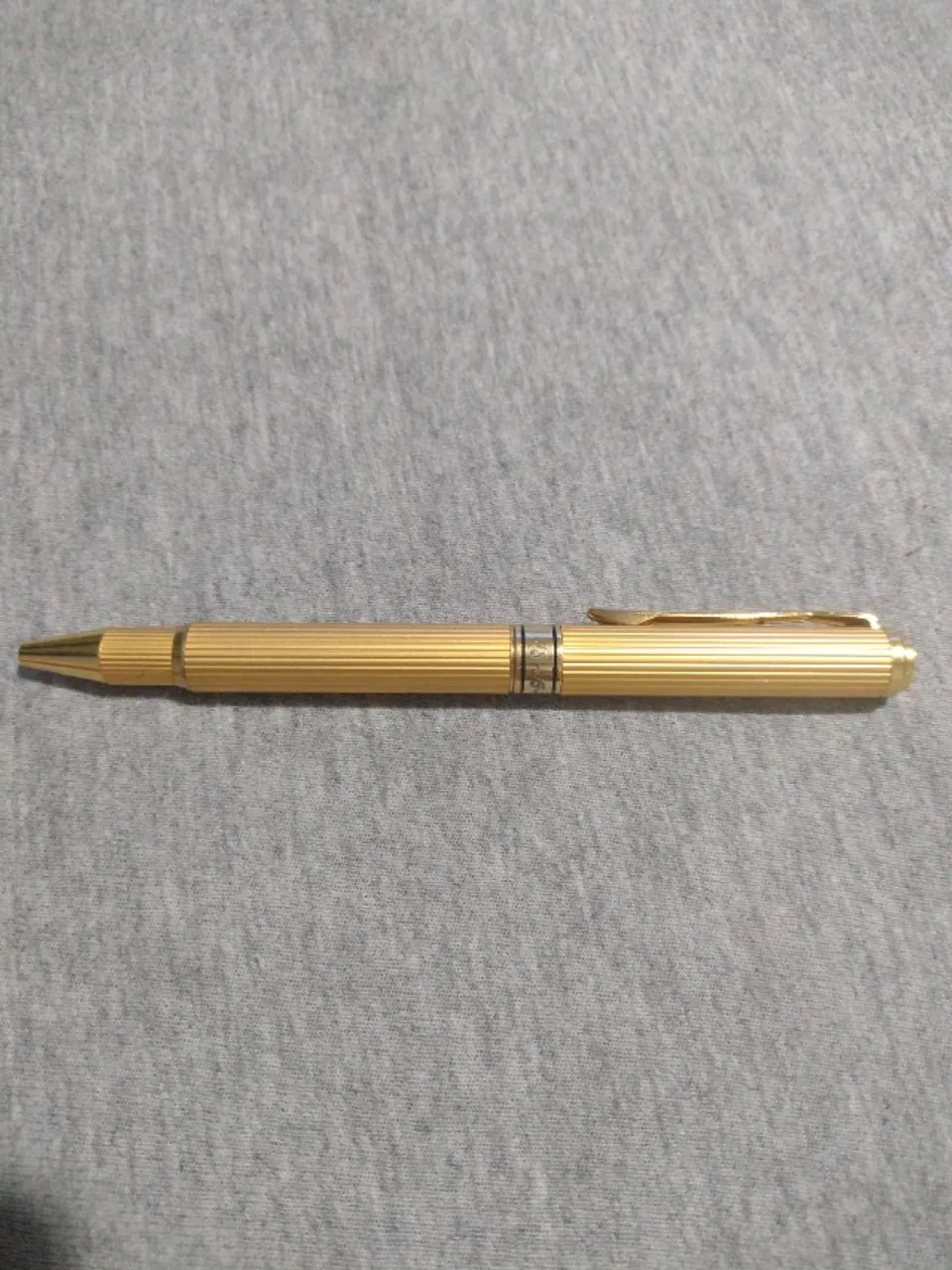 Caneta folheada a ouro