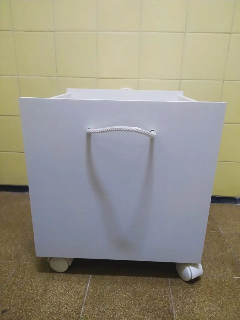 Baú de Chão Com Rodinhas