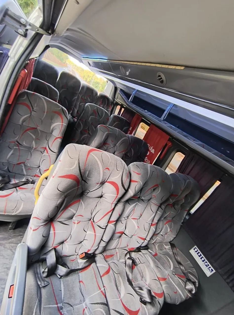 Aluguel de Van com motorista para viagens e transportes de passageiros. - Foto 6