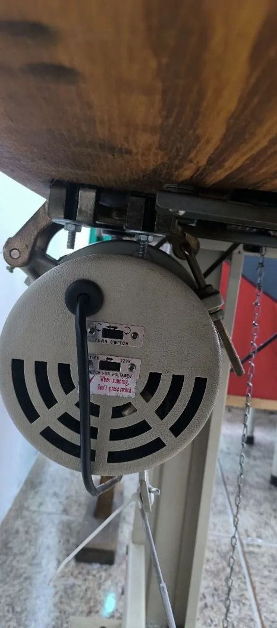Máquina de Costura Galoneira SIRUBA F007J em Ótimo Estado - Foto 4