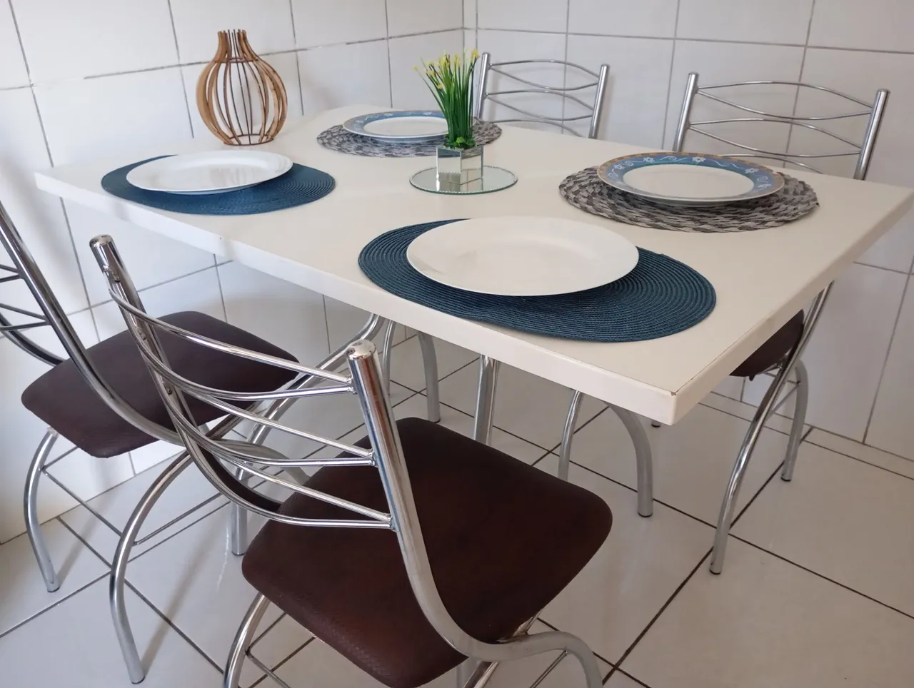 Conjunto Mesa de Jantar com 4 Cadeiras