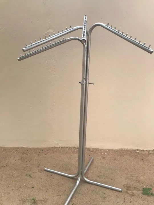 Cabideiro de Metal para Roupas