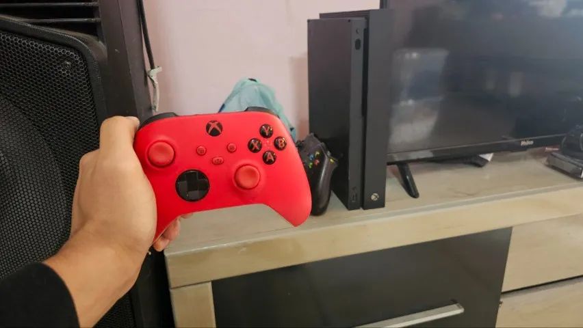 Xbox One X 4k + 2 controles - Foto 2