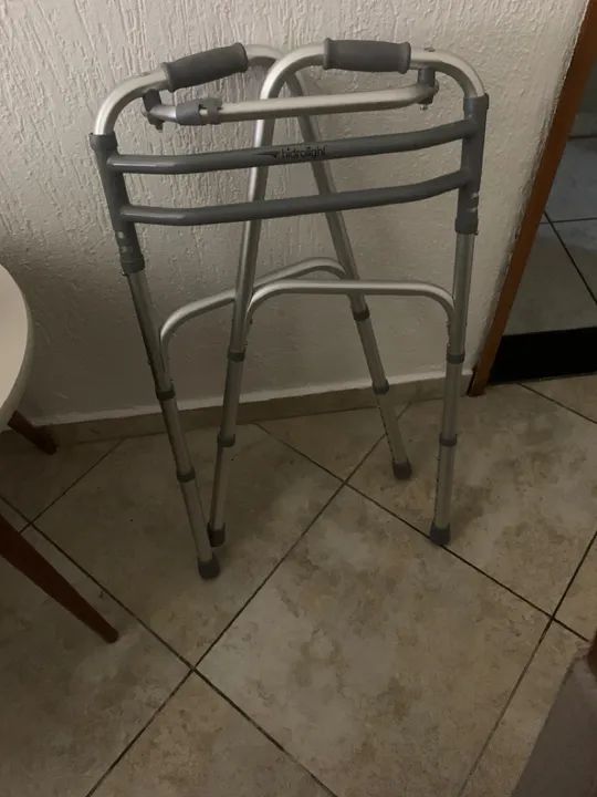 Vendo andador NOVO