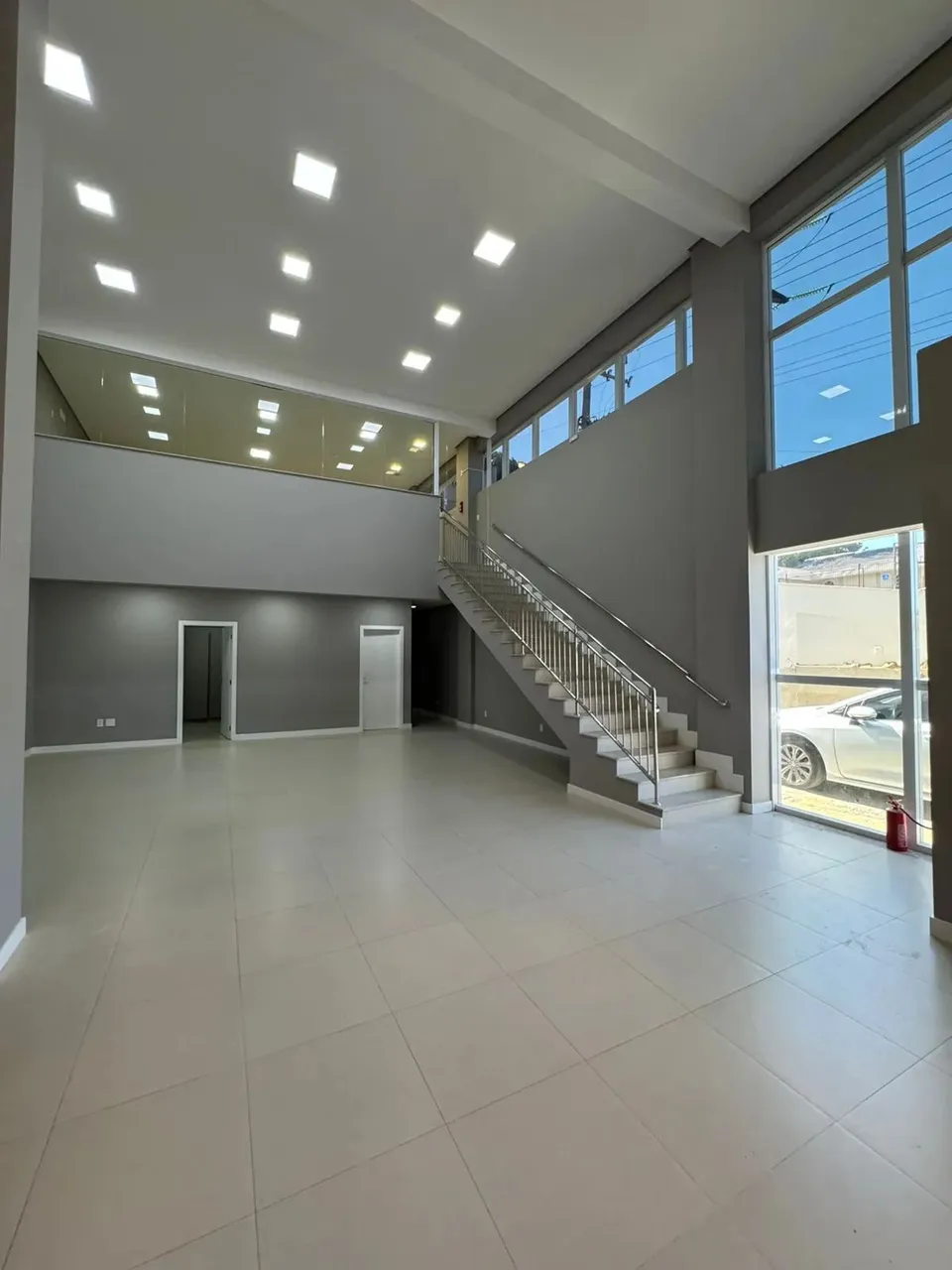 SALA COMERCIAL 198m² - PRAIA BRAVA