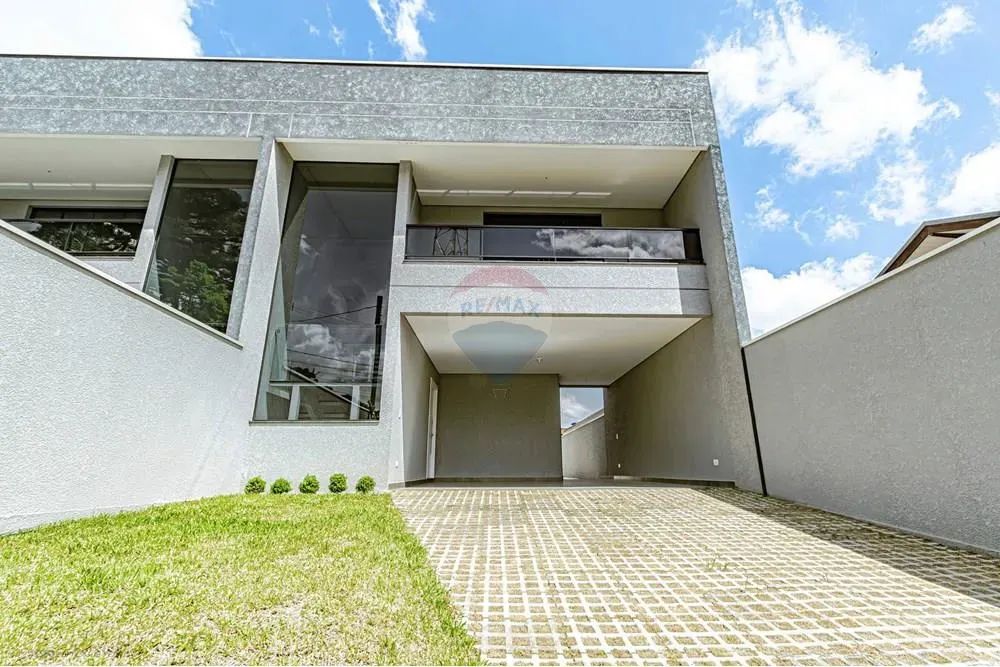 Sobrado com 195 m² à venda em Almirante Tamandaré com 3 quartos, 1 suíte e 4 vagas por R$ 