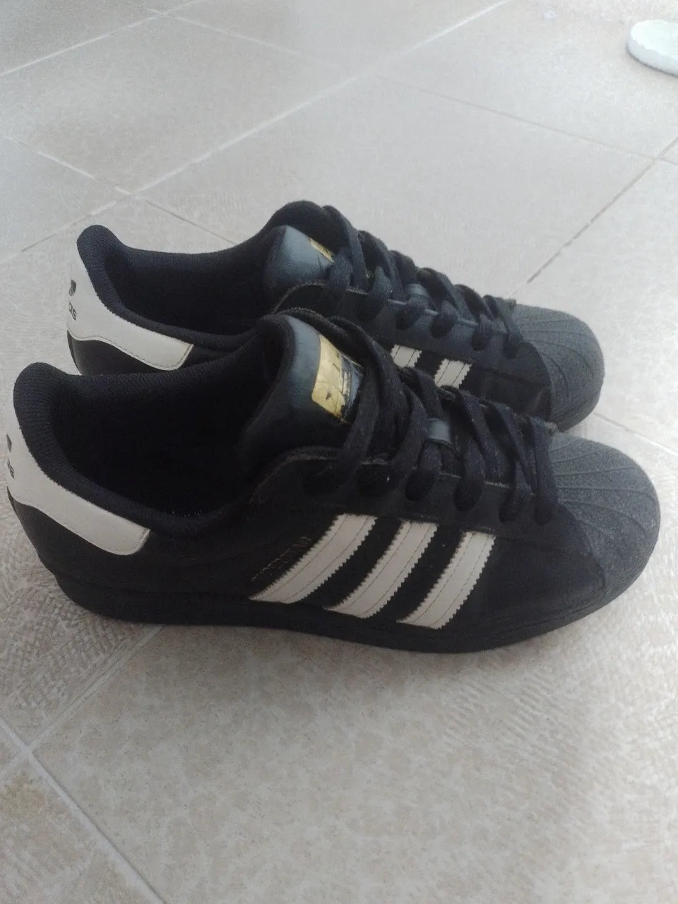 Adidas Superstar Preto com listras brancas