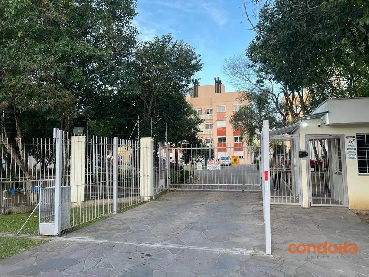 Apartamento com 2 dormitórios para alugar, 51 m² por R$ 1.715,00/mês - Hípica - Porto Aleg