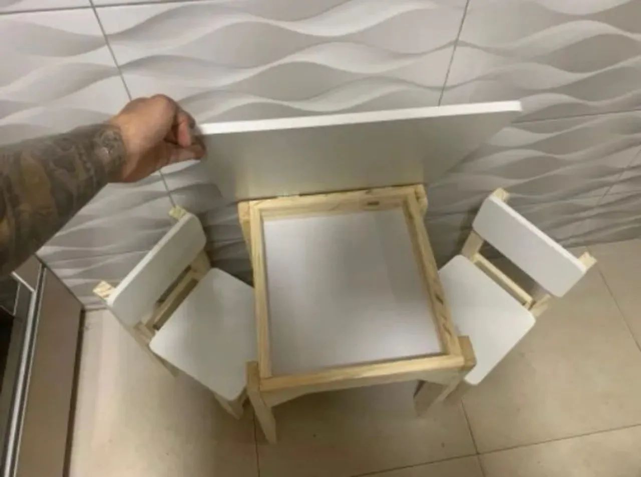 Mesa com baú 