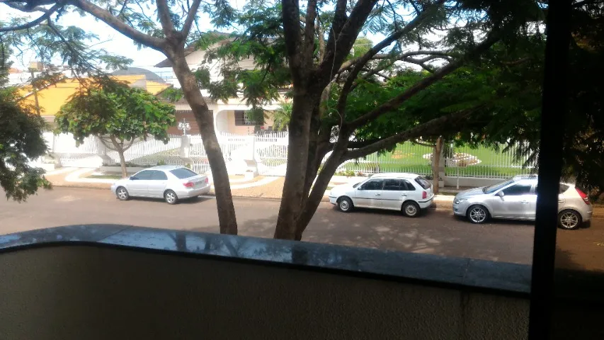 ALUGA-SE KITINETE 40 M2 COM SACADA