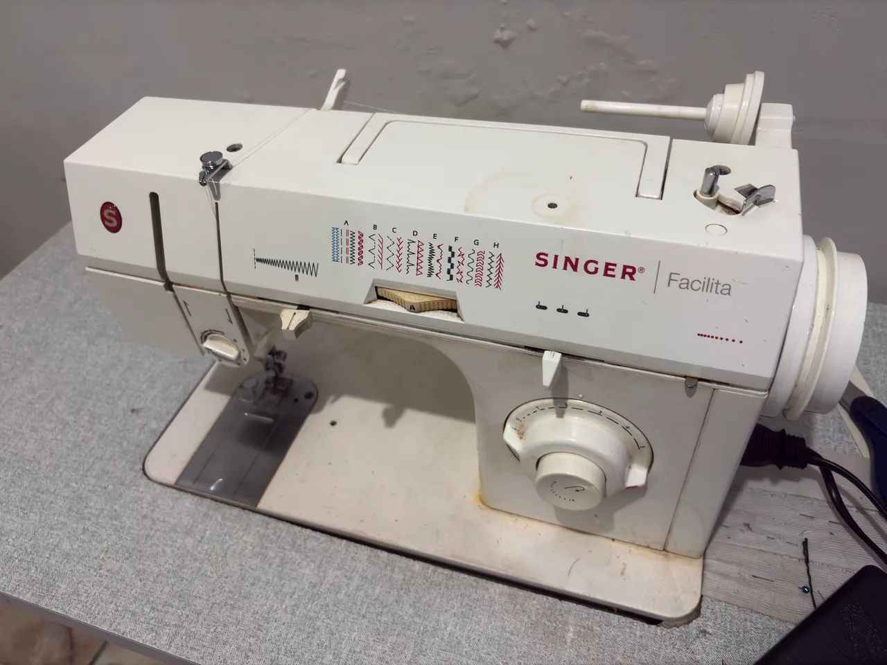 Máquina de Costura Singer Facilita 