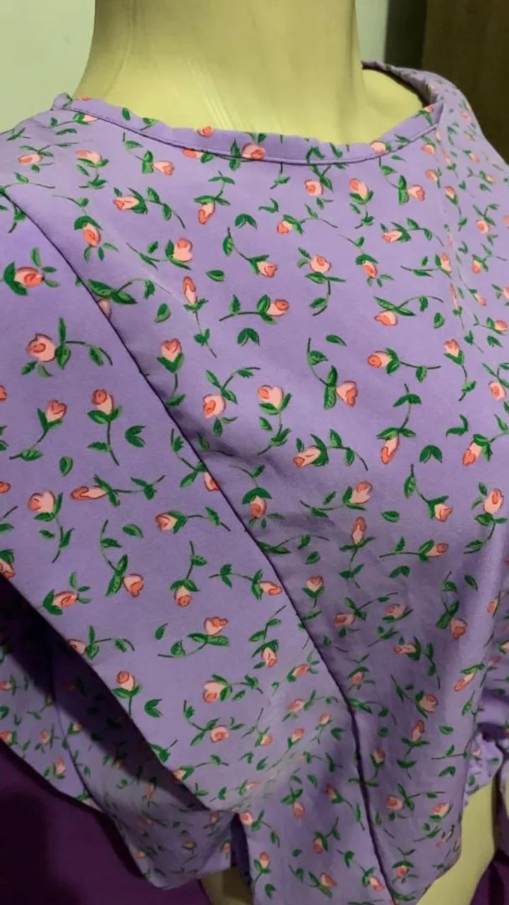 Blusa cropped floral M - Foto 3