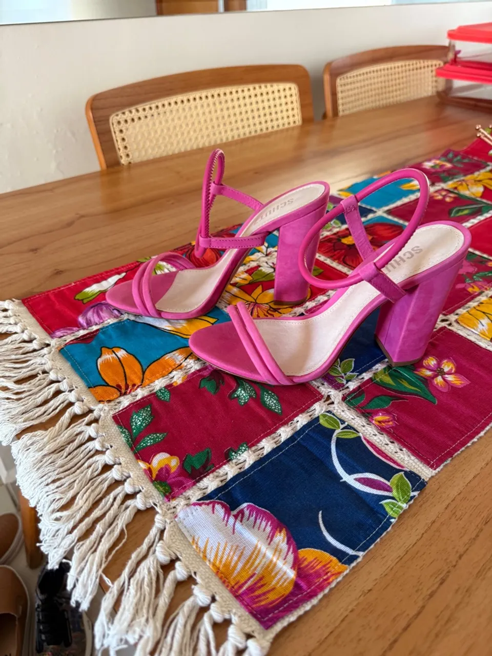 Sandália Schutz Rosa Pink - Elegância e Conforto