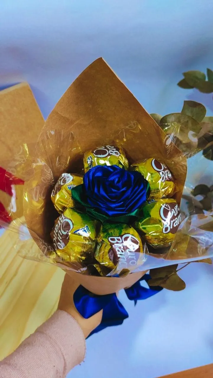 Buquê com Bombons e Rosa de Cetim - Coleção Laços e Afetos | Dia dos Namorados<br>