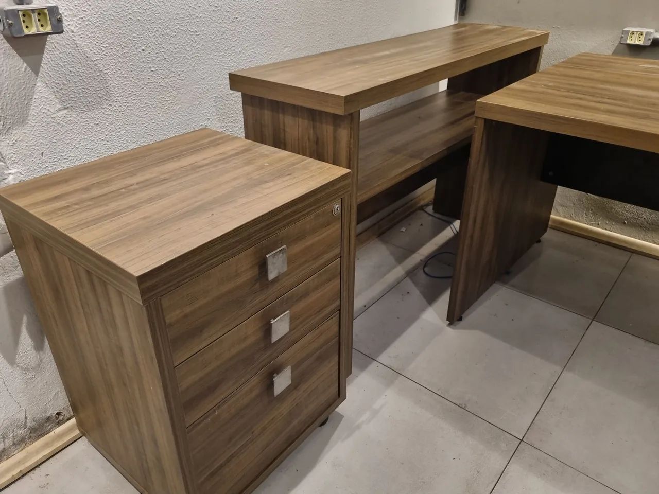 Conjunto de mesa e gaveteiro para escritório - Foto 3
