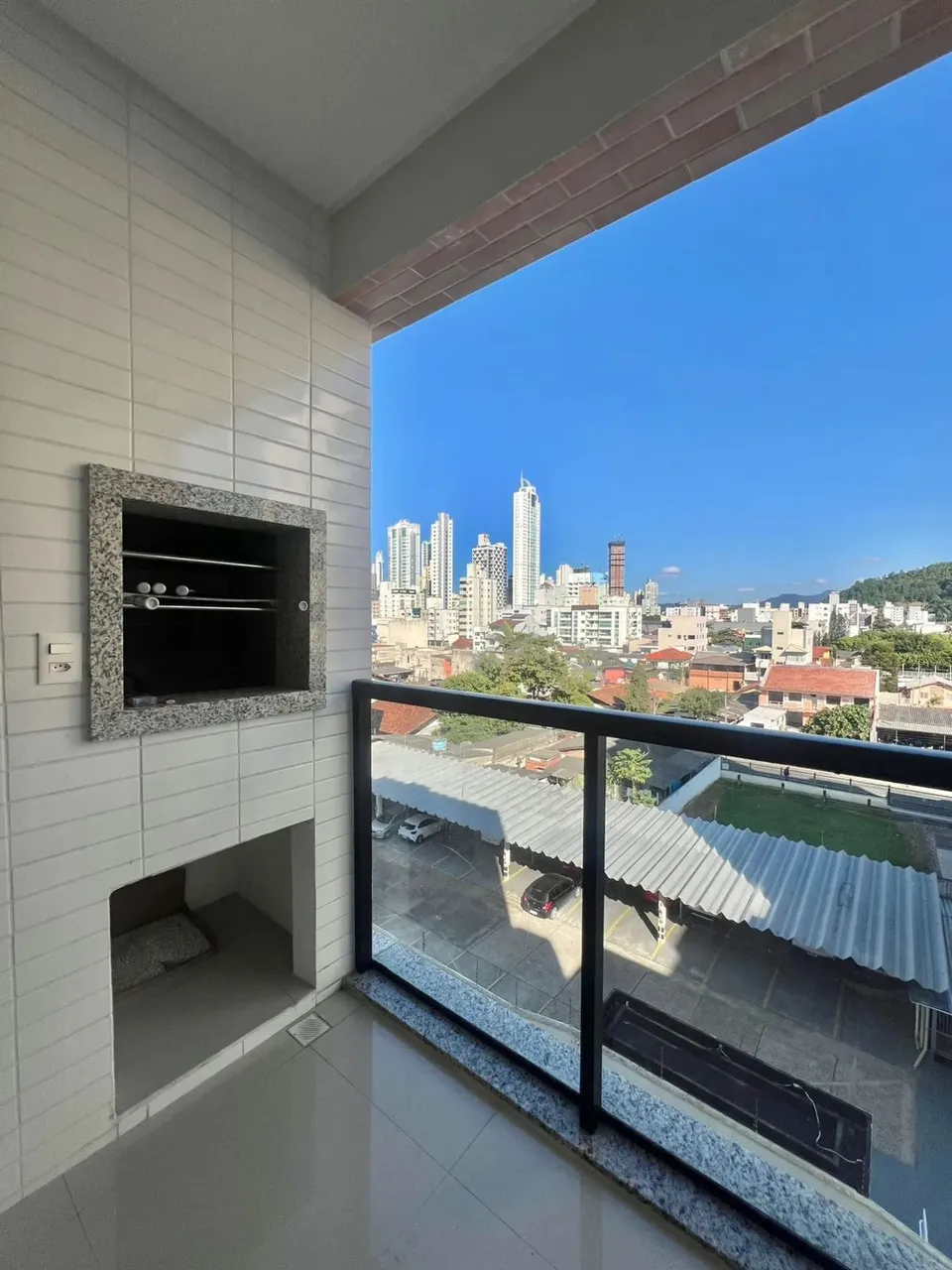 Lindo apartamento para locação a duas quadras e meia do mar