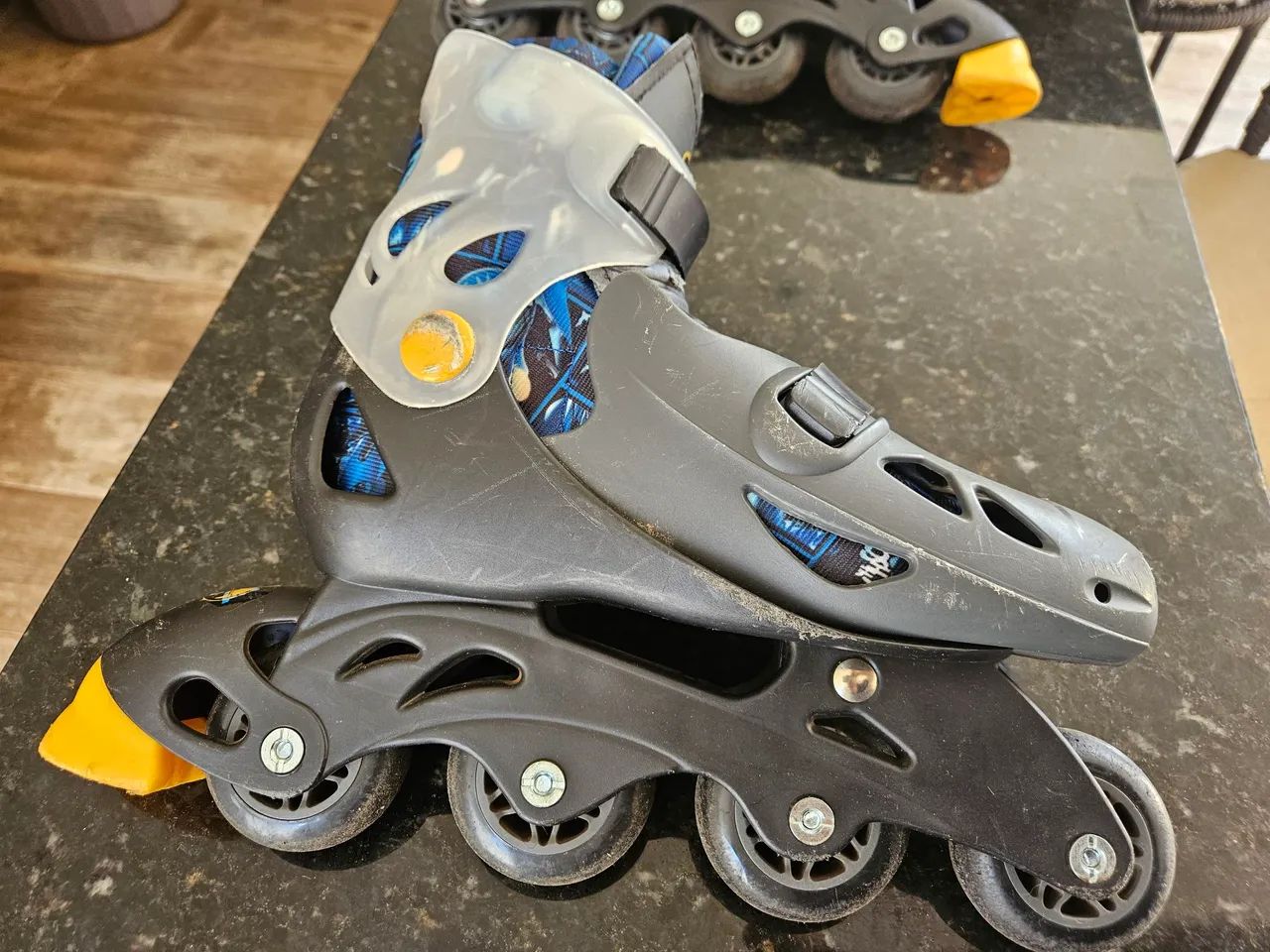 Patins infantil BATMAN, regulável 33 ao 36, com joelheiras e cotoveleiras.. - Foto 3