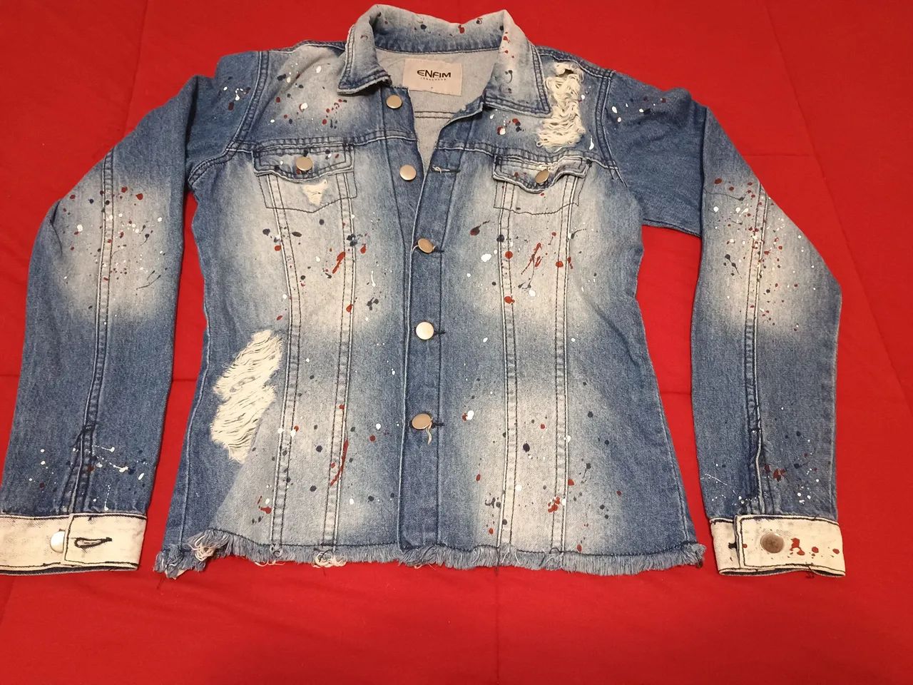 Jaqueta Jeans Customizada com Detalhes de Tinta