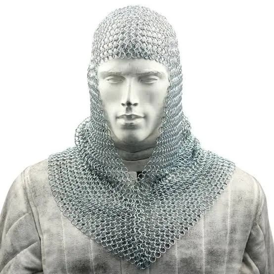 Coifa medieval de cota de malha com viseira