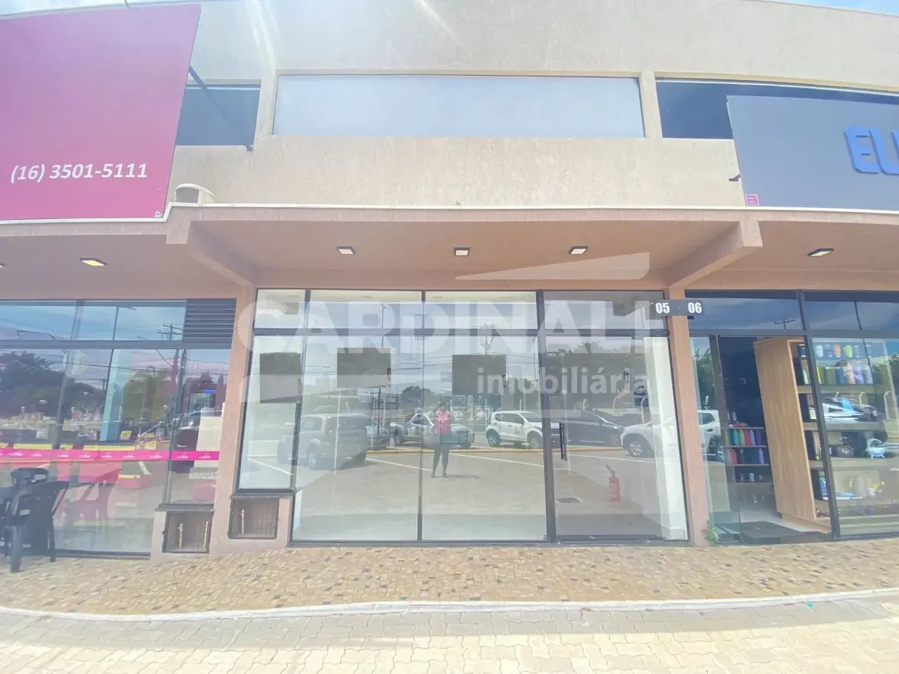 Comercial Sala / Salão com Condomínio em São Carlos