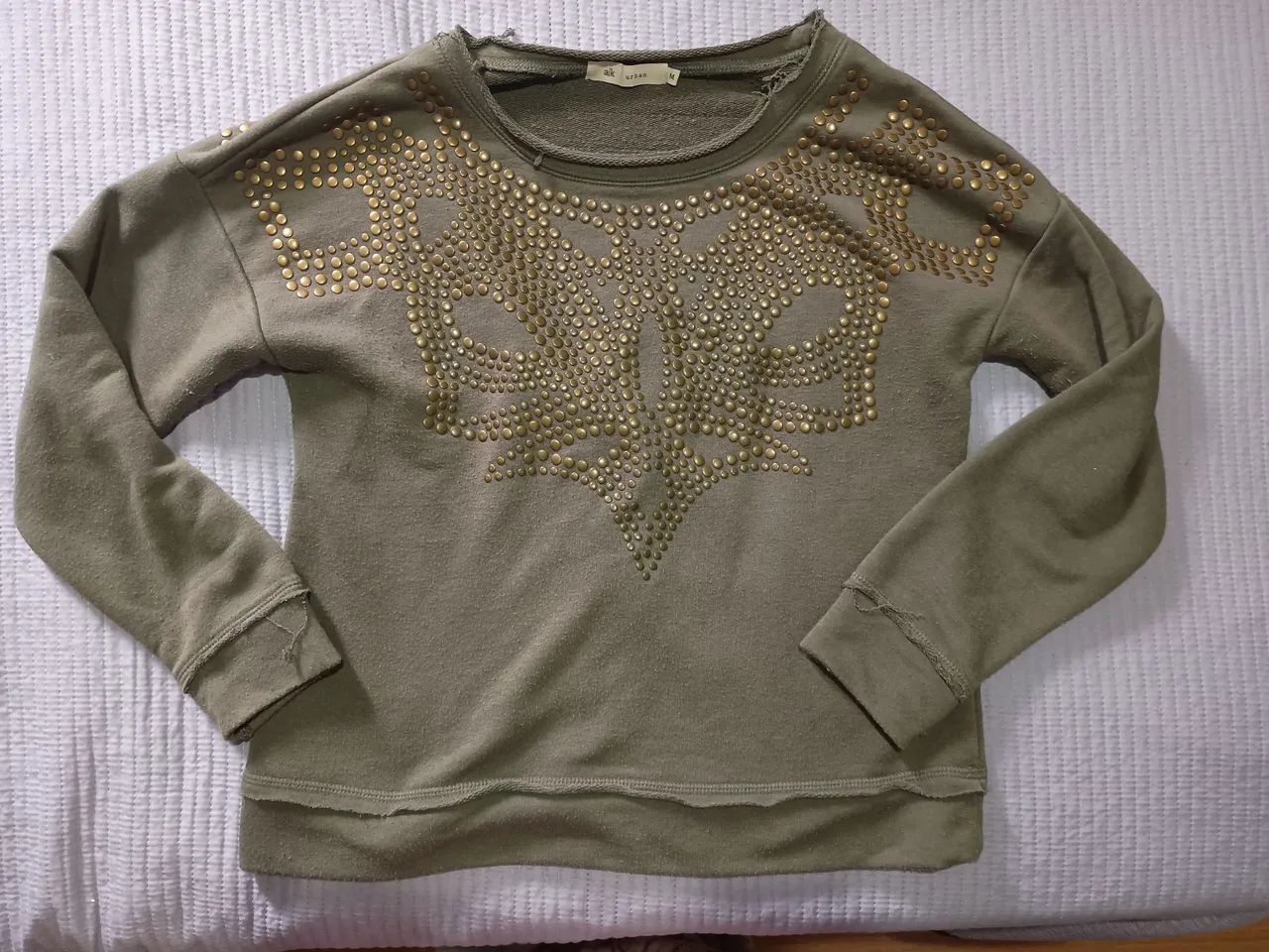 Blusa de Moletom Verde com Detalhes Dourados - Foto 2