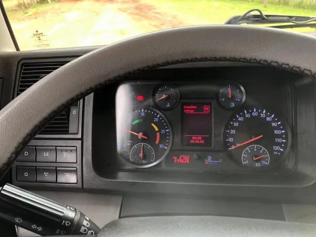 Caminhão Vw/25.460 Ctm 6x2 + Caçamba Facchini Com Basculante - Foto 15