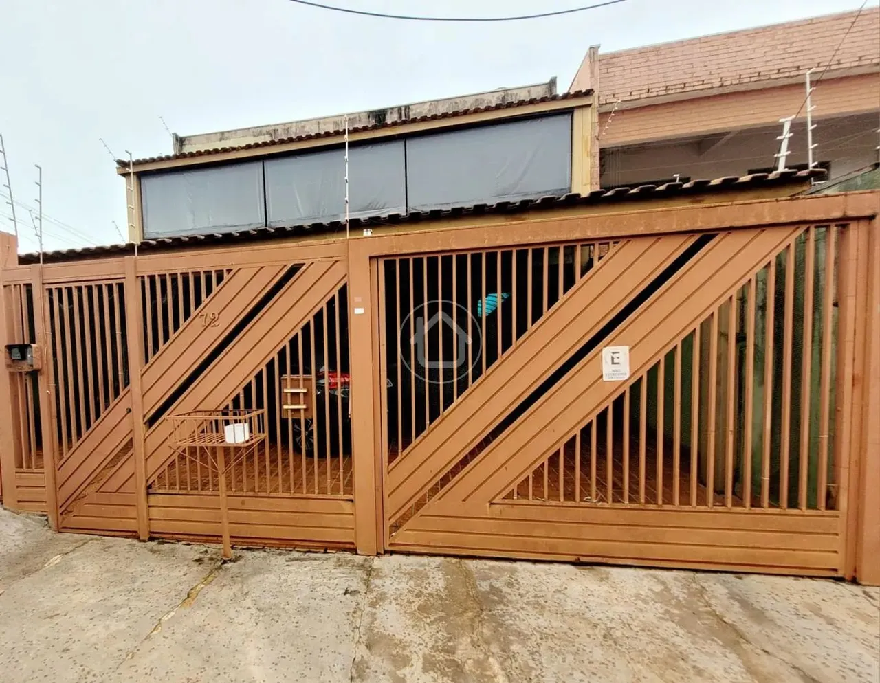 SOBRADO COM 06 DORMITORIOS E 03 SUITES MASTER