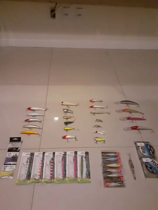 Kit caixa com Iscas artificiais 