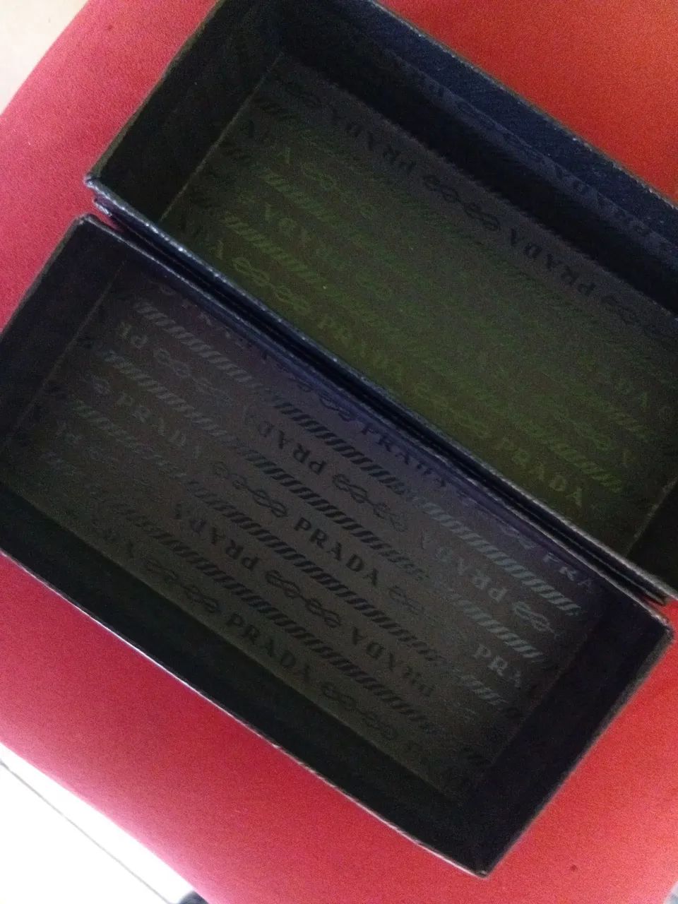 Caixa de óculos Prada. - Foto 3