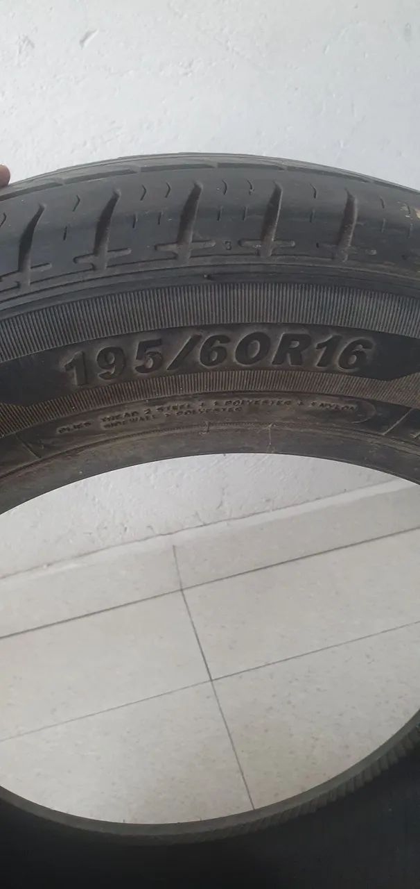 Pneu 195/60 aro16