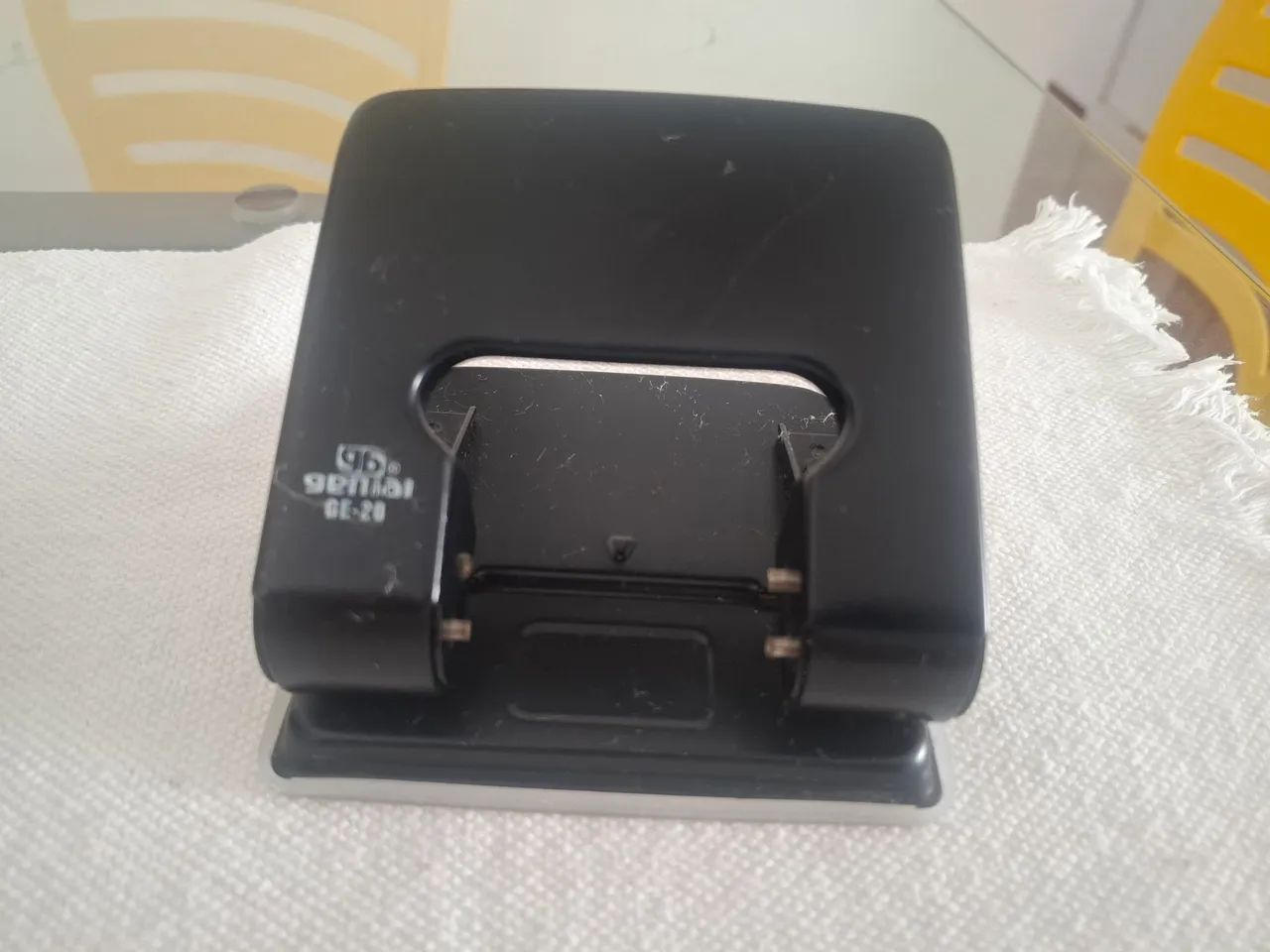 Furador papel Genial ge20