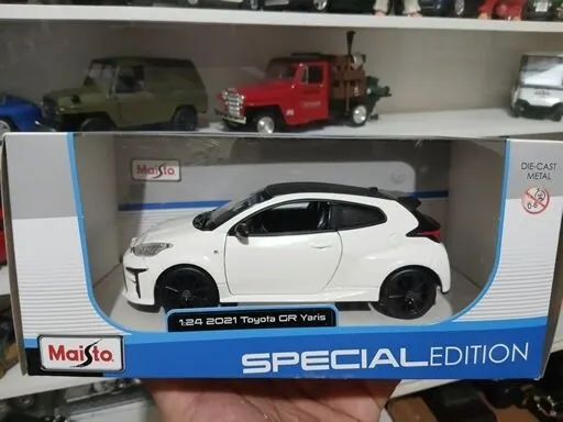 Miniatura toyota Yaris 1/24