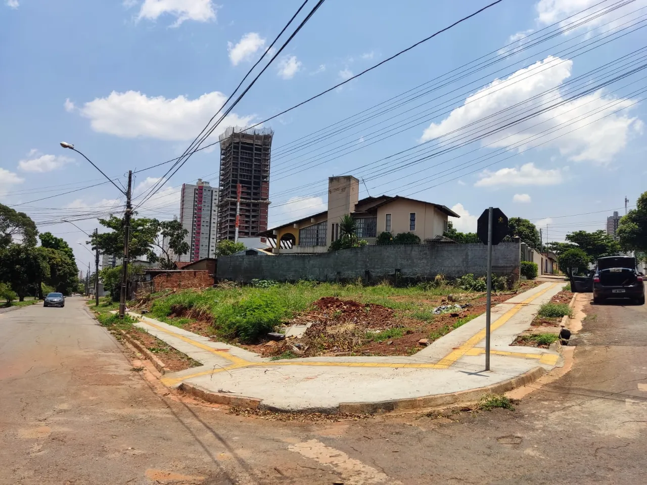 Esquina 527,00m² (Asfalto, Agua e Esgoto) Setor Serrinha