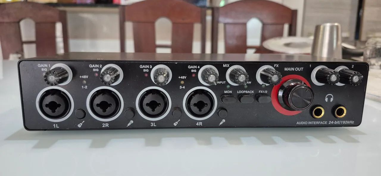 Interface de Áudio 4 Canais 24-bit/192kHz
