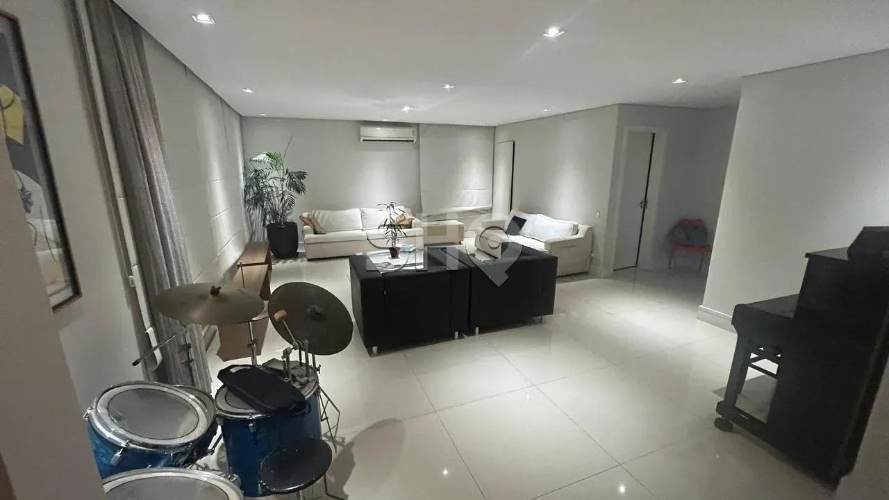 Jardim Europa, 3 suites, 3 salas, 2 vagas,236 mts. px aos Clubes Pinheiros e Hebraica